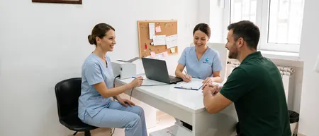 Belgrad Medical Time'da sirkumsizyon (sünnet) — prepusyum çıkarma