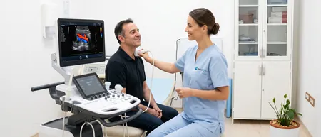 Medical Time Hastanesi Belgrad'da renkli Doppler ile kan akışı incelemesi