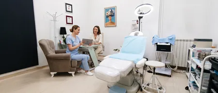 Medical Time hastanesinde Belgrad'da plastik cerrah muayenesi