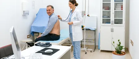 Belgrad'daki Medical Time hastanesinde göğüs hastalıkları uzmanı muayenesi