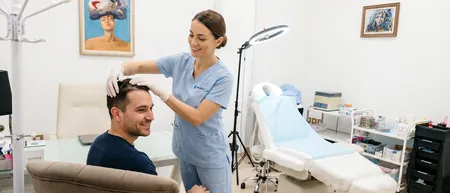 Medical Time hastanesinde Belgrad'da ateromun cerrahi olarak alınması