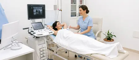 Ultraschalluntersuchung der Brust im Krankenhaus Medical Time in Belgrad