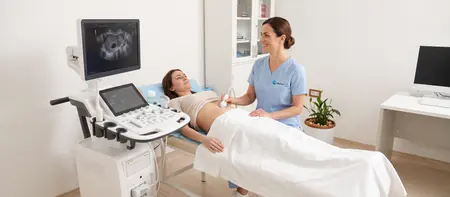 Belgrad'daki Medical Time hastanesinde alt karın üzerinden pelvik ultrason